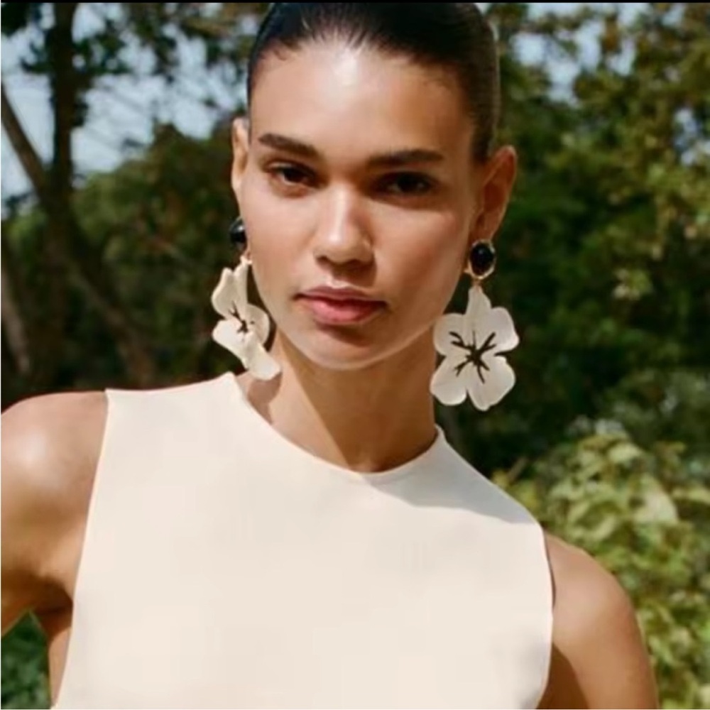 Zara White and Black Flower Drop Earrings NWT